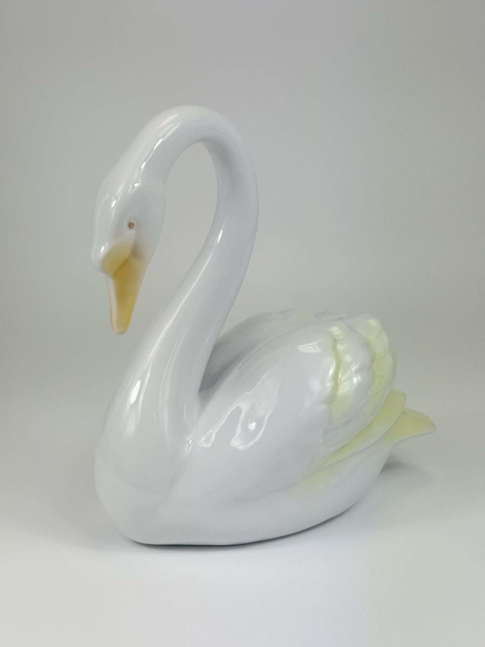 Nagyméretű Hollóházi porcelán hattyú