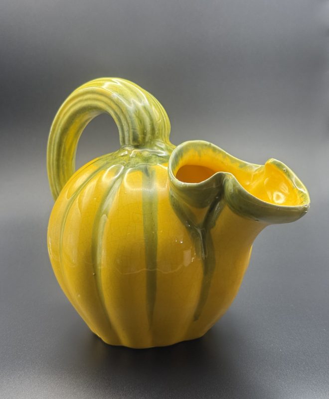 Tök formájú fajansz kiöntő