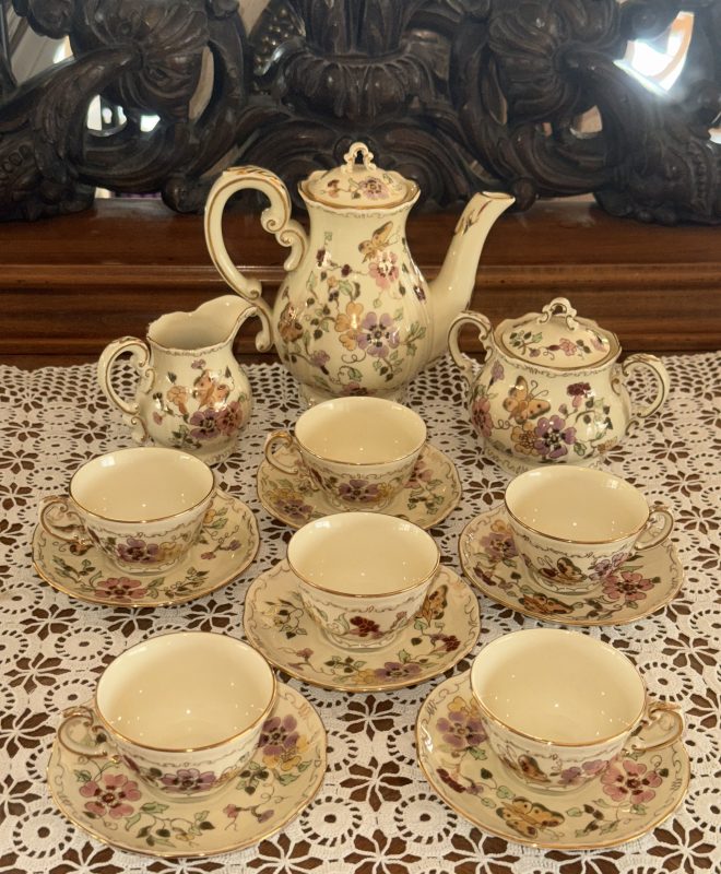 Zsolnay porcelán pillangós kávéskészlet