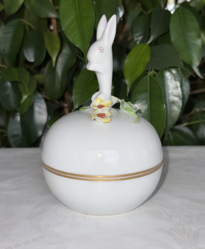 Hererndi porcelán bonbonier nyúl / nyuszi fogóval