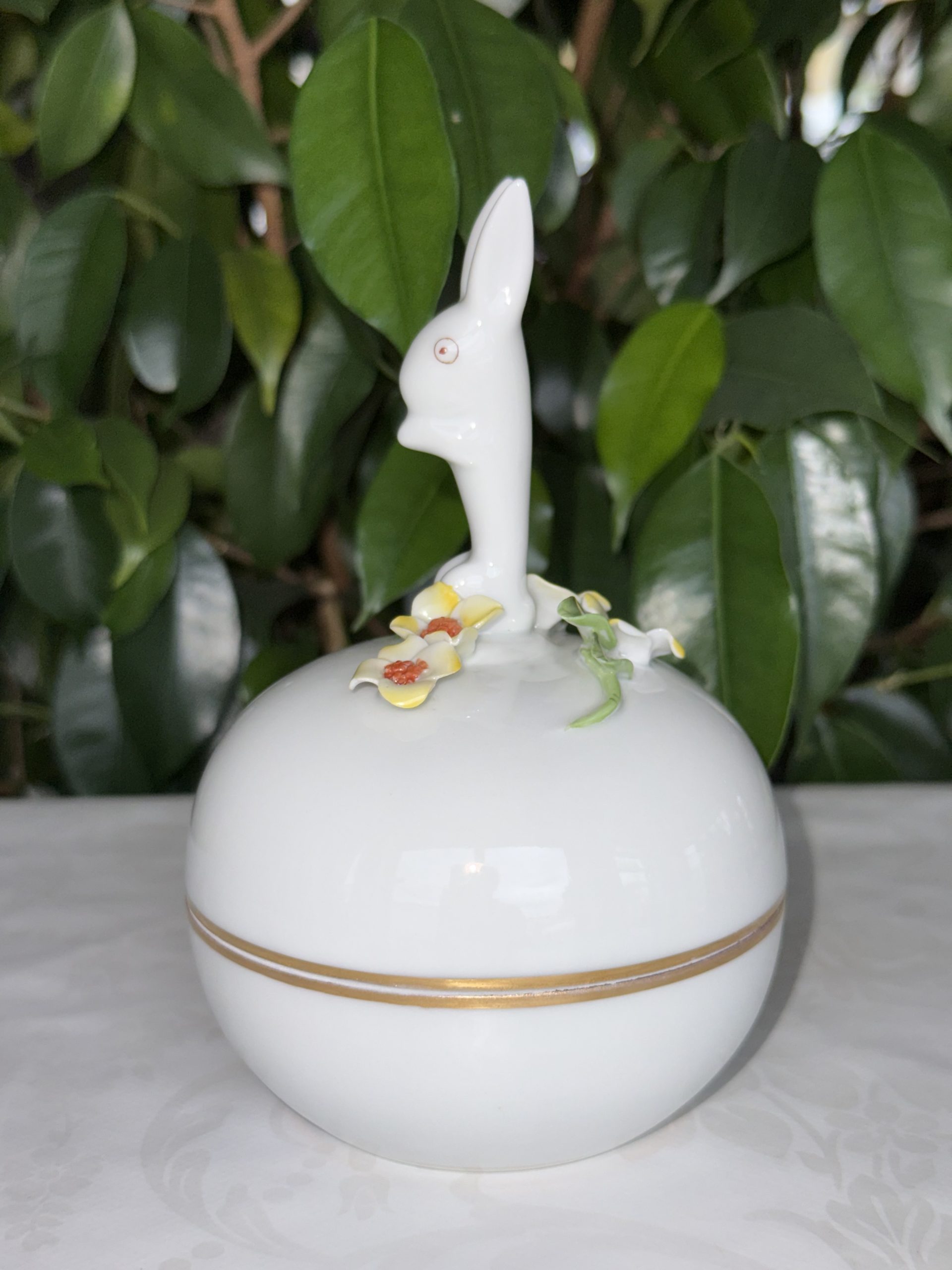 Hererndi porcelán bonbonier nyúl / nyuszi fogóval - Image 2