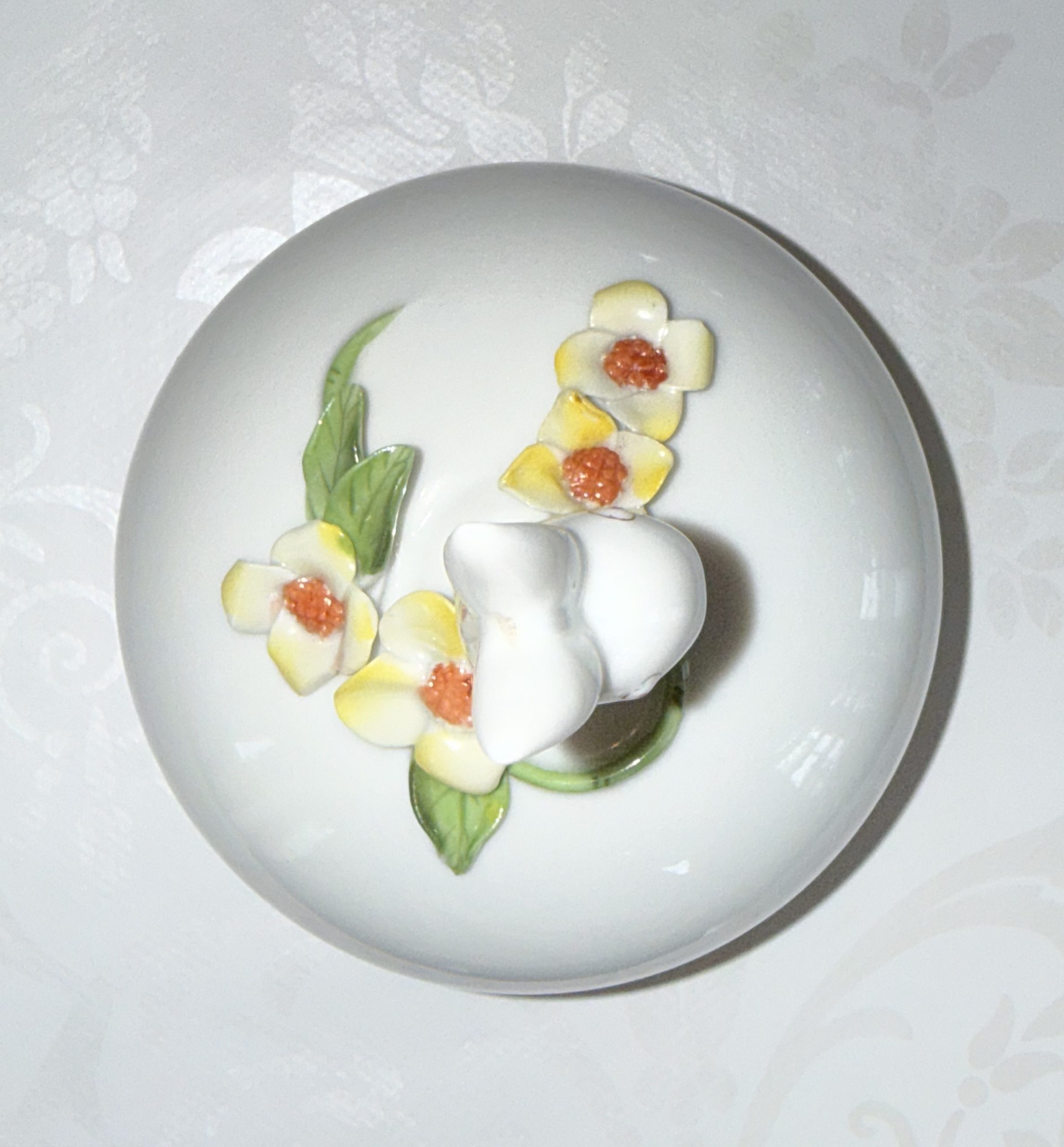 Hererndi porcelán bonbonier nyúl / nyuszi fogóval - Image 5
