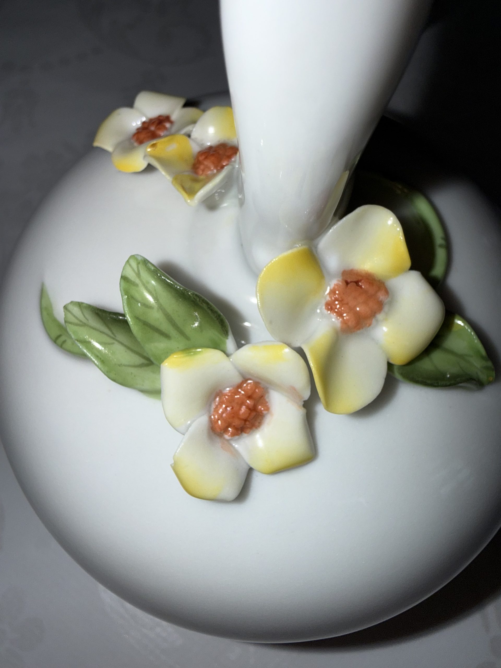 Hererndi porcelán bonbonier nyúl / nyuszi fogóval - Image 8