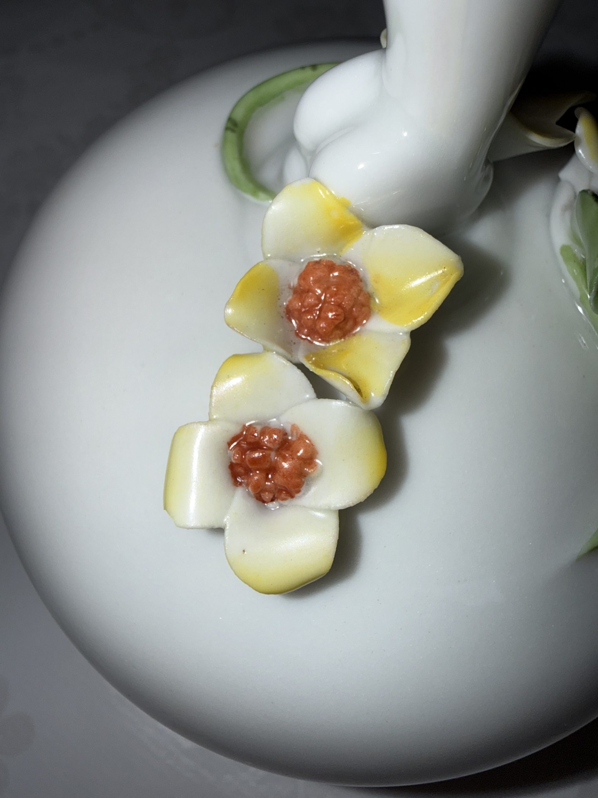 Hererndi porcelán bonbonier nyúl / nyuszi fogóval - Image 9