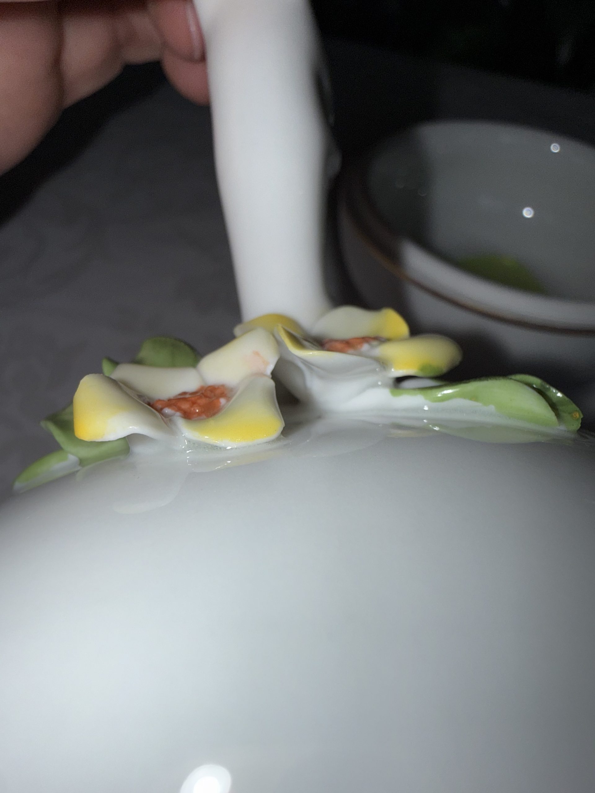 Hererndi porcelán bonbonier nyúl / nyuszi fogóval - Image 11